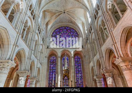 LAON FRANCE, 11. JUNI 2024 : Innenräume und architektonische Details der gotischen Kathedrale unserer Dame Stockfoto