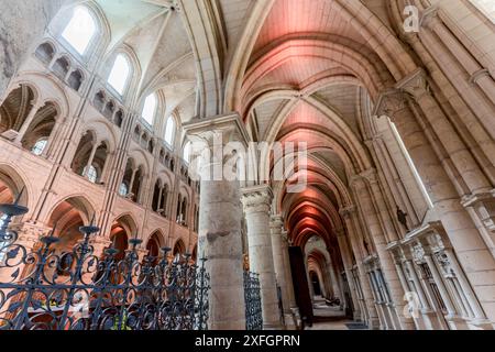 LAON FRANCE, 11. JUNI 2024 : Innenräume und architektonische Details der gotischen Kathedrale unserer Dame Stockfoto