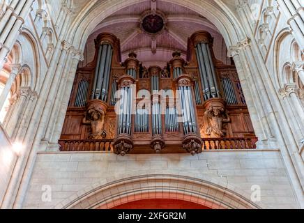 LAON FRANCE, 11. JUNI 2024 : Innenräume und architektonische Details der gotischen Kathedrale unserer Dame Stockfoto