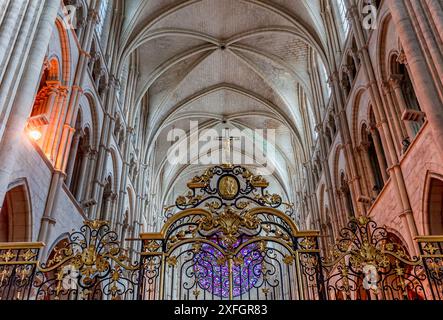 LAON FRANCE, 11. JUNI 2024 : Innenräume und architektonische Details der gotischen Kathedrale unserer Dame Stockfoto