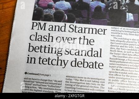 Rishi Sunak 'PM and Starmer Clash over Wetting Skandal in tetchy final TV debattiert' Guardian Zeitung Schlagzeile Titelwahl artikel 27 Juni 2024 Stockfoto