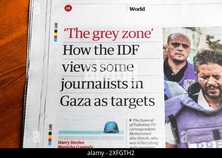 "Die Grauzone" wie die IDF einige Journalisten in Gaza als Ziele betrachtet, titelt die Zeitung des Guardian der israelischen Hamas, kriegsartikel 26. Juni 2024 London Großbritannien Stockfoto