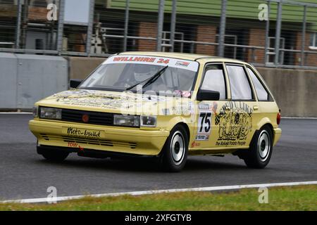 Samuel Ashby, Thomas Grindall, MG Maestro, HRDC „Gerry Marshall“ Trophy Series, Motor Racing Legends, Snetterton Classic, ein fünfundvierzigminütiges Rennen mit Stockfoto