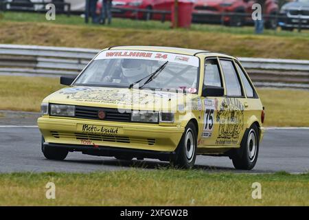 Samuel Ashby, Thomas Grindall, MG Maestro, HRDC „Gerry Marshall“ Trophy Series, Motor Racing Legends, Snetterton Classic, ein fünfundvierzigminütiges Rennen mit Stockfoto