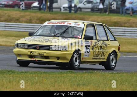 Samuel Ashby, Thomas Grindall, MG Maestro, HRDC „Gerry Marshall“ Trophy Series, Motor Racing Legends, Snetterton Classic, ein fünfundvierzigminütiges Rennen mit Stockfoto