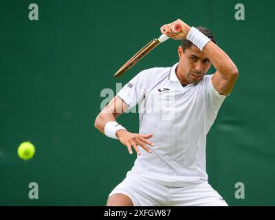 Londres, Inglaterra. Juli 2024. Thiago Monteiro (BRA) im Spiel gegen Alexei Popyrin (aus) während des Wimbledon Turniers 2023 in London, England. Quelle: David Horton/FotoArena/Alamy Live News Stockfoto