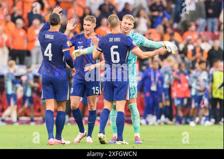 München, Deutschland. Juli 2024. München, Deutschland, 2. Juli 2024: Spieler der Niederlande nach der UEFA EURO 2024-Runde des letzten Achtelfinale zwischen Rumänien und den Niederlanden in der Arena München. (Sven Beyrich/SPP) Credit: SPP Sport Press Photo. /Alamy Live News Stockfoto