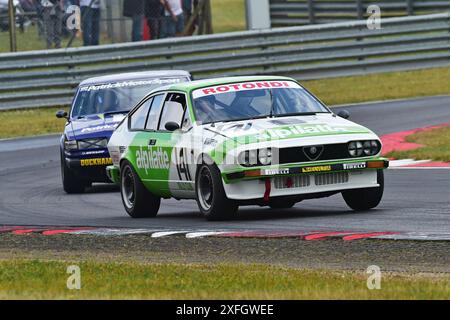 Paul Clayson, Alfa Romeo GTV6, HRDC „Gerry Marshall“ Trophy Series, Motor Racing Legends, Snetterton Classic, ein fünfundvierzigminütiges Rennen mit der Option Stockfoto