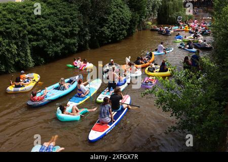 Amberg, Oberpfalz, Bayern, Schlauchboot, Ruderboot, Spaß, Freude, Rudern auf der Vils in Amberg Stockfoto