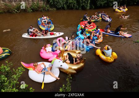 Amberg, Oberpfalz, Bayern, Schlauchboot, Ruderboot, Spaß, Freude, Rudern auf der Vils in Amberg Stockfoto