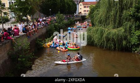 Amberg, Oberpfalz, Bayern, Schlauchboot, Ruderboot, Spaß, Freude, Rudern auf der Vils in Amberg Stockfoto