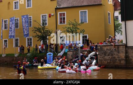 Amberg, Oberpfalz, Bayern, Schlauchboot, Ruderboot, Spaß, Freude, Rudern auf der Vils in Amberg Stockfoto