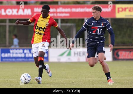 Zutphen, Niederlande. Juli 2024. ZUTPHEN, NIEDERLANDE - 3. JULI: Jamal Amofa von Go Ahead Eagles während des oefenwedstrijd-Spiels zwischen Go Ahead Eagles und Telstar bei AZC am 3. Juli 2024 in Zutphen, Niederlande. (Foto: Peter Lous/BSR Agency) Credit: BSR Agency/Alamy Live News Stockfoto