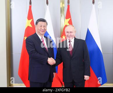 Astana, Kasachstan. Juli 2024. Der chinesische Präsident Xi Jinping trifft sich mit dem russischen Präsidenten Wladimir Putin vor der 24. Sitzung des Rates der Staatschefs der Shanghai Cooperation Organization am 3. Juli 2024 in Astana, Kasachstan. Quelle: Ju Peng/Xinhua/Alamy Live News Stockfoto