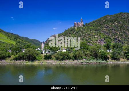 Burg Maus oberhalb des Dorfes Wellmich (Teil von Sankt Goarshausen), Rheintal, Rheinland-Pfalz, Deutschland Stockfoto