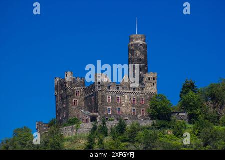 Historisches Mausschloss in Sankt Goar, vom Rhein aus gesehen Stockfoto