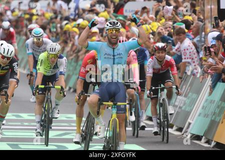 Mark Cavendish auf der fünften Etappe der Tour de France 2024 stellte mit 35 Etappensiegen einen historischen Rekord auf Stockfoto