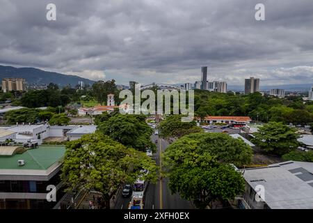 Wunderschöner Blick aus der Vogelperspektive auf den Sabana Park, das Kunstmuseum in San Jose Costa Rica Stockfoto