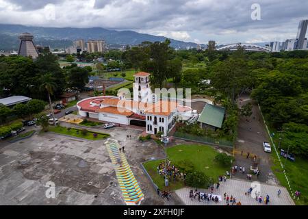 Wunderschöner Blick aus der Vogelperspektive auf den Sabana Park, das Kunstmuseum in San Jose Costa Rica Stockfoto