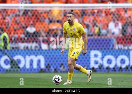 Radu Dragusin aus Rumänien im Achtelfinale der UEFA Euro 2024 zwischen Rumänien und Nederland am 2. Juli 2024 in München. Stockfoto