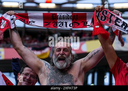 Leipzig, Deutschland. Juli 2024. Leipzig, 2. Juli 2024: Fans von Österreich beim Fußball-Spiel der UEFA EURO 2024 Deutschland Runde 16 zwischen Österreich und Turkiye im Leipziger Stadion. (Daniela Porcelli/SPP) Credit: SPP Sport Press Photo. /Alamy Live News Stockfoto