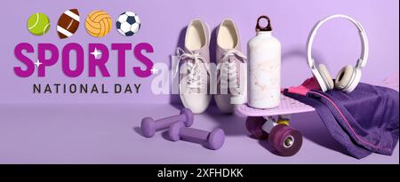Sportausrüstung, Flasche Wasser, Kopfhörer und Schuhe auf Fliederhintergrund. Banner für den nationalen Sporttag Stockfoto
