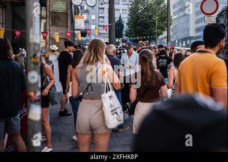 Festa de São João do Porto während des Mittsommers in der Nacht des 23. Juni (Johannisfeier) in Porto, Portugal Stockfoto