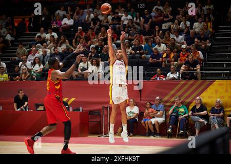 Willy Hernangomez vom spanischen Team, das während des Spiels zwischen Spanien und Angola im Olympischen Qualifikationsturnier der FIBA Spanien 2024 Group pha in Aktion war Stockfoto
