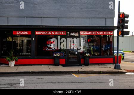 Leavenworth, Kansas, USA - 07.03.2024: Karma Bakery and Deli im historischen Stadtzentrum Stockfoto