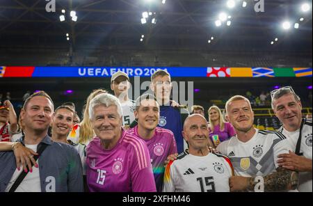 Dortmund, Deutschland. Juni 2024. Familie Schlotterbeck mit Nico Schlotterbeck (Deutschland) - darunter Keven Schlotterbeck Germany - Denmark Deutsch Stockfoto