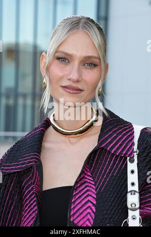 Carolin Niemczyk Glasperlenspiel bei der DAWID TOMASZEWSKI PRÄSENTATION SS25 im Kunstgewerbemuseum Berlin Fashion Week Frühling / Sommer 2025 am 03.07.2024 *** Carolin Niemczyk Glasperlenspiel bei der DAWID TOMASZEWSKI PRÄSENTATION SS25 im Kunstgewerbemuseum Berlin Fashion Week Frühling Sommer 2025 am 03 07 2024 Stockfoto