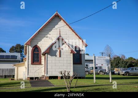 Uniting Church, im australischen Dorf Stroud im regionalen New South Wales, kleines hölzernes Kirchengebäude in dieser historischen Dorfstadt Stockfoto