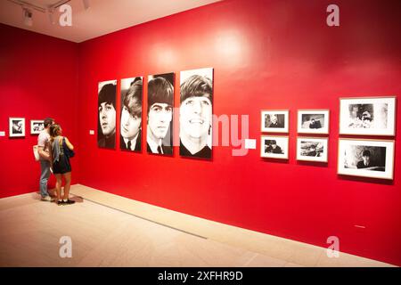 Eine Ansicht der Objekte, die im Brooklyn Museum in New York City ausgestellt wurden. Paul McCartney Fotografien 1963–64: Eyes of the Storm. Stockfoto