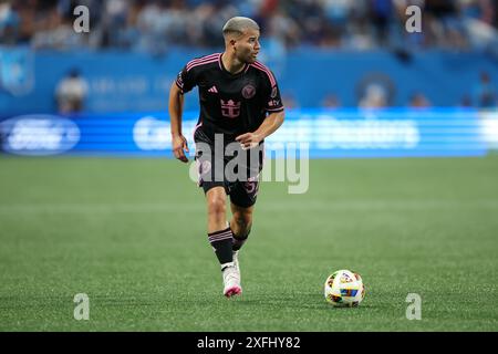 Charlotte, North Carolina, USA. Juli 2024. Inter Miami Verteidiger MARCELO WEIGANDT (57) dribbelt den Ball während der zweiten Halbzeit des Spiels Charlotte FC gegen Inter Miami CF MLS im Bank of America Stadium in Charlotte, NC am 3. Juli 2024. (Kreditbild: © Cory Knowlton/ZUMA Press Wire) NUR REDAKTIONELLE VERWENDUNG! Nicht für kommerzielle ZWECKE! Stockfoto