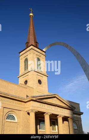 Basilika St. Louis und Gateway Arch Stockfoto