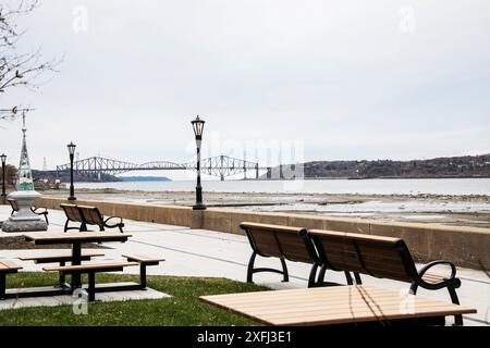 Blick auf die Pierre Laporte Brücke über den St. Lawrence River von Levis, Quebec, Kanada Stockfoto