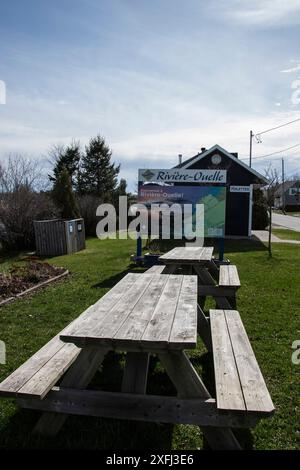 Picknickbereich im Stadtpark in Rivière-Ouelle, Quebec, Kanada Stockfoto