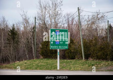 Wegweiser auf der Autoroute 20 in Levis, Quebec, Kanada Stockfoto