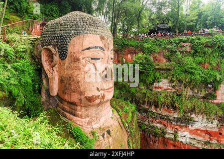 Leshan, China - 28. September 2017: Nahaufnahme des Leshan Riesenbuddhas. Die größte und höchste Buddha-Statue aus Stein der Welt. Stockfoto