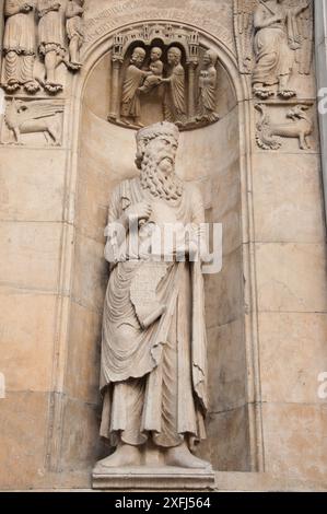 Kathedrale St. Donnino (Detail), Fidenza, Emilia Romagna, Italien. Seine Legende besagt, dass Domninus Kammerlain des Kaisers Maximian und Hüter der R. Stockfoto