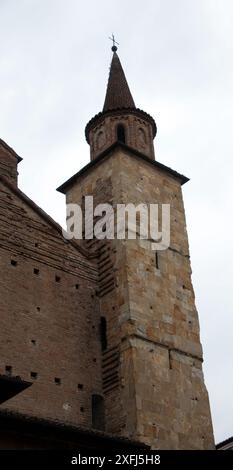 St. Donnino Kathedrale (Turm), Fidenza, Emilia Romagna, Italien, seine Legende besagt, dass Domninus Chamberlain des Kaisers Maximian und Hüter des Ro war Stockfoto