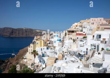 Santorini - Griechenland - 17. Mai 2024: Dorf Oia, Santorin, Kykladen, Griechenland. Stockfoto