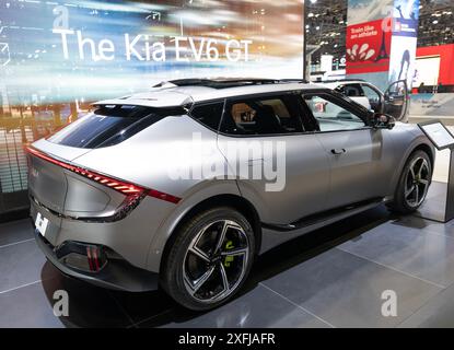 New York City, USA - 27. März 2024: Elektroauto Kia EV6 auf der New York International Auto Show, Eckansicht Stockfoto