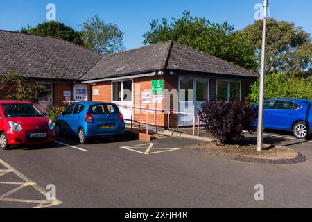 Stockton on Tees, Großbritannien. Juli 2024. Die Wahllokale sind geöffnet, da die Wahl für die Parlamentswahlen 2024 beginnt. Wahlstation im Rosedale Nursing Home. David Dixon / Alamy Stockfoto