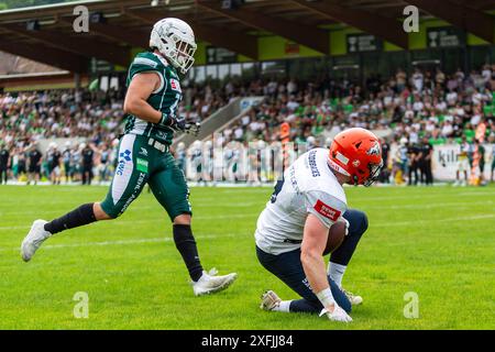 Touchdown-Catch von Michael Mayer (3, WR, ifm Razorbacks Ravensburg) vor Niclas Lux (23, DB, Schwaebisch Hall Unicorns) GER, Schwaebisch Hall Unicorns vs ifm Ravensburg Razorbacks, American Football, GFL, Saison 2024, Woche 8, 29.06.2024, Foto: Eibner-Pressefoto/Florian Wolf Stockfoto