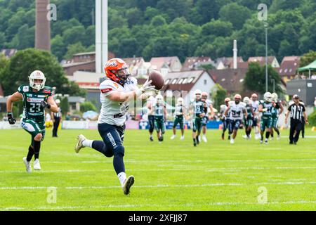 Touchdown-Catch von Michael Mayer (3, WR, ifm Razorbacks Ravensburg) vor Niclas Lux (23, DB, Schwaebisch Hall Unicorns) GER, Schwaebisch Hall Unicorns vs ifm Ravensburg Razorbacks, American Football, GFL, Saison 2024, Woche 8, 29.06.2024, Foto: Eibner-Pressefoto/Florian Wolf Stockfoto