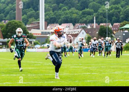 Touchdown-Catch von Michael Mayer (3, WR, ifm Razorbacks Ravensburg) vor Niclas Lux (23, DB, Schwaebisch Hall Unicorns) GER, Schwaebisch Hall Unicorns vs ifm Ravensburg Razorbacks, American Football, GFL, Saison 2024, Woche 8, 29.06.2024, Foto: Eibner-Pressefoto/Florian Wolf Stockfoto