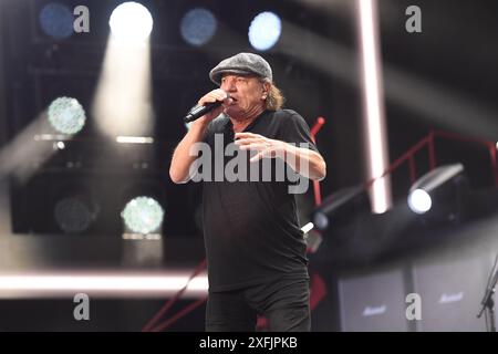 UK. Juli 2024. LONDON, ENGLAND - 3. JULI: Brian Johnson von AC/DC trat am 3. Juli 2024 im Wembley Stadium in London auf. CAP/MAR © MAR/Capital Pictures Credit: Capital Pictures/Alamy Live News Stockfoto