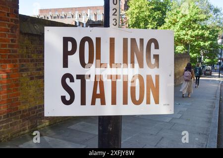 London, England, Großbritannien. Juli 2024. Eine Wahlstation in Zentral-London, da die Wahlen bei den britischen Parlamentswahlen stattfinden. (Kreditbild: © Vuk Valcic/ZUMA Press Wire) NUR REDAKTIONELLE VERWENDUNG! Nicht für kommerzielle ZWECKE! Stockfoto