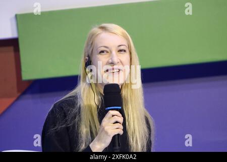 Sankt Petersburg, Russland. Juli 2024. Gulnara Khaidarshina, Direktorin der Abteilung für Zusammenarbeit mit internationalen Organisationen der Bank von Russland, während des Dialogs mit dem Vorsitzenden der Zentralbank von Iran des Finanzkongresses der Bank von Russland in Sankt Petersburg, Russland. (Foto: Maksim Konstantinov/SOPA Images/SIPA USA) Credit: SIPA USA/Alamy Live News Stockfoto